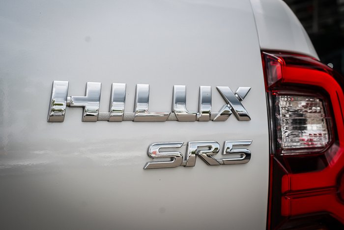 2024 Toyota HILUX SR5