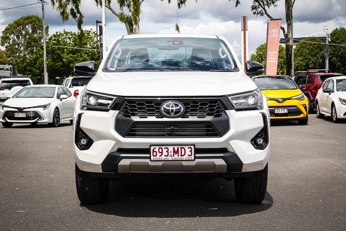 2024 Toyota HILUX SR5