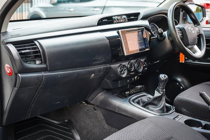 2017 Toyota HILUX SR