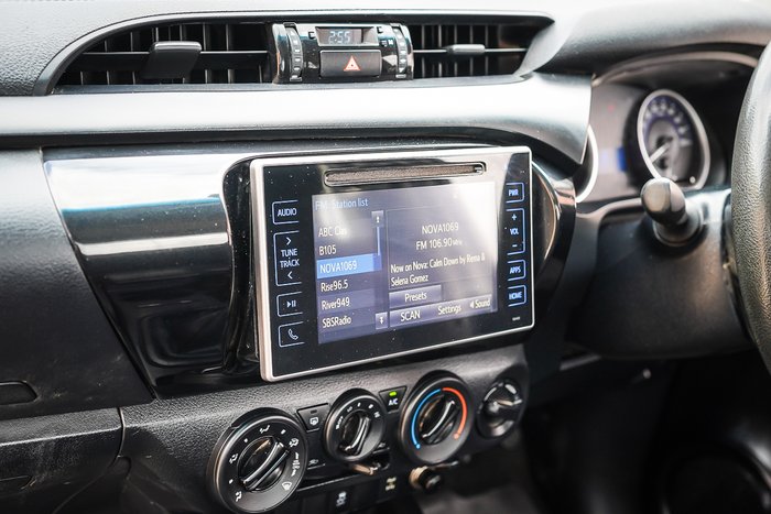 2017 Toyota HILUX SR