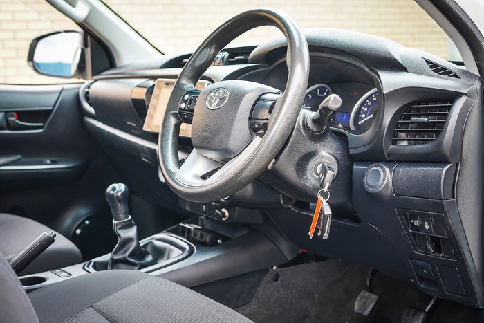 2017 Toyota HILUX SR