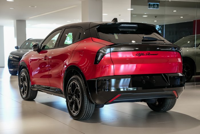 2025 Alfa Romeo Junior Ibrida