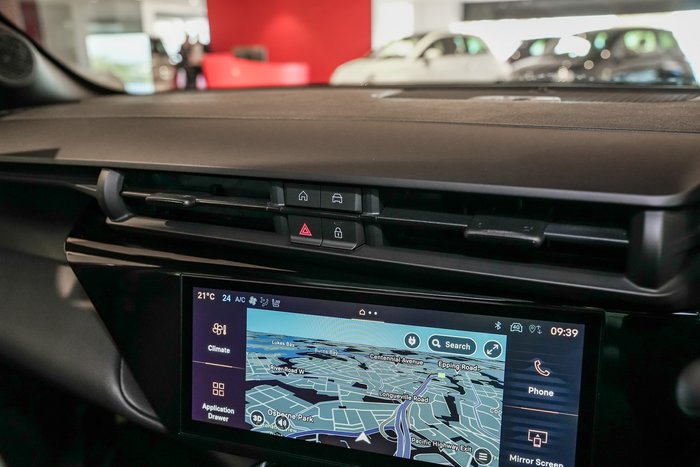 2025 Alfa Romeo Junior Ibrida