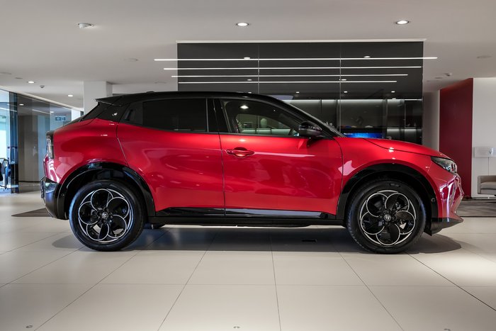 2025 Alfa Romeo Junior Ibrida