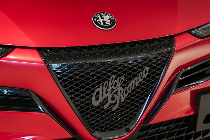 2025 Alfa Romeo Junior Ibrida