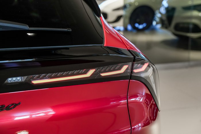 2025 Alfa Romeo Junior Ibrida