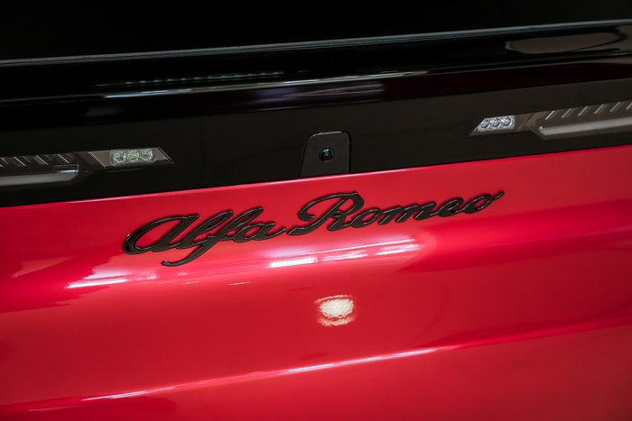 2025 Alfa Romeo Junior Ibrida