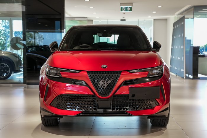 2025 Alfa Romeo Junior Ibrida
