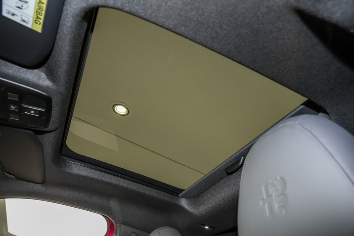 2025 Alfa Romeo Junior Ibrida