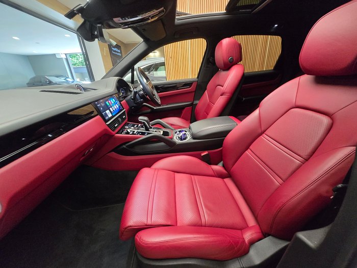 2019 PORSCHE CAYENNE