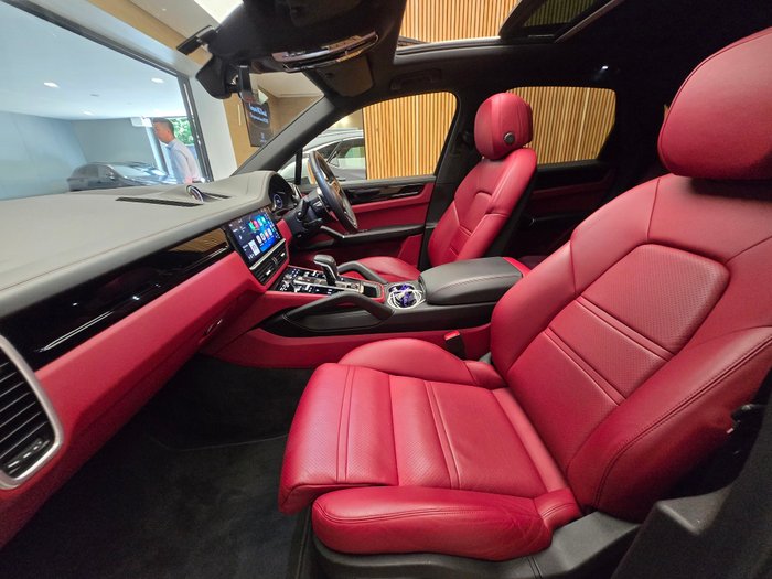 2019 PORSCHE CAYENNE