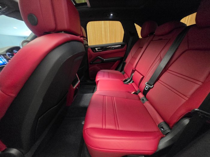 2019 PORSCHE CAYENNE