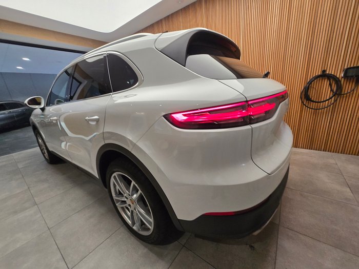 2019 PORSCHE CAYENNE