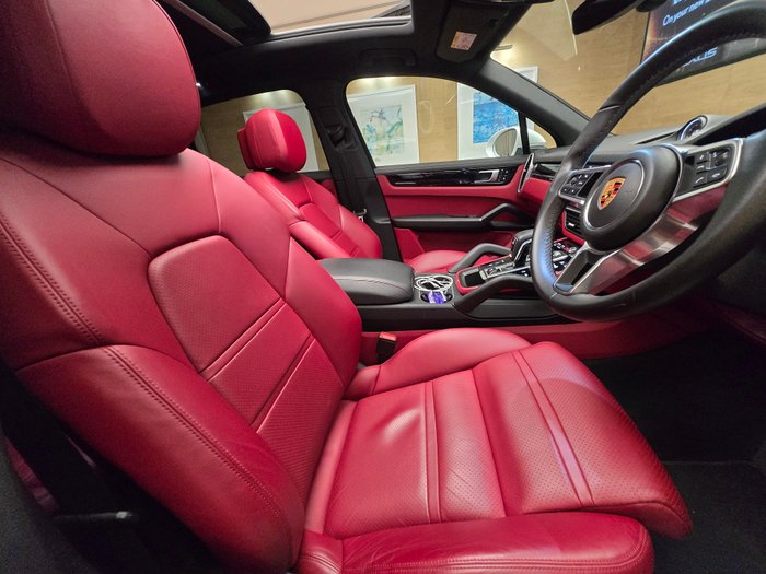 2019 PORSCHE CAYENNE