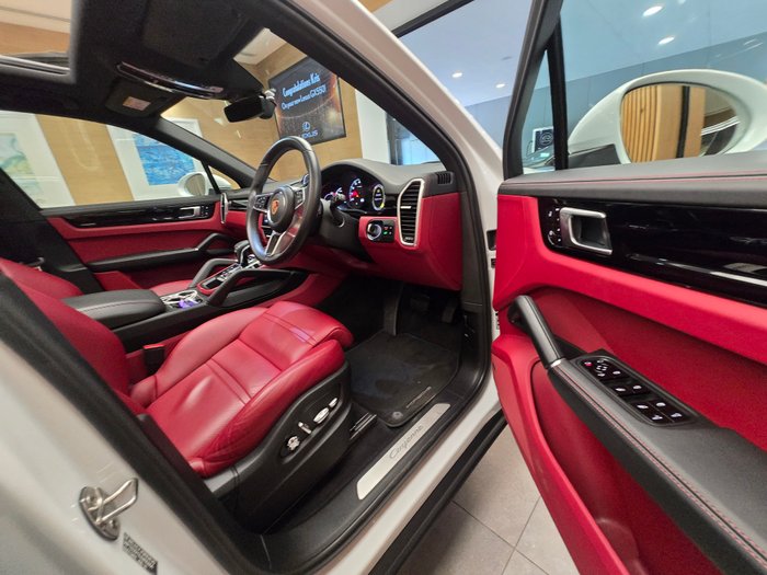 2019 PORSCHE CAYENNE