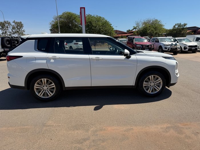 2023 MITSUBISHI OUTLANDER WHITE