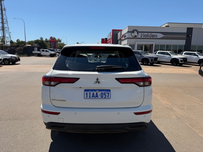 2023 MITSUBISHI OUTLANDER WHITE