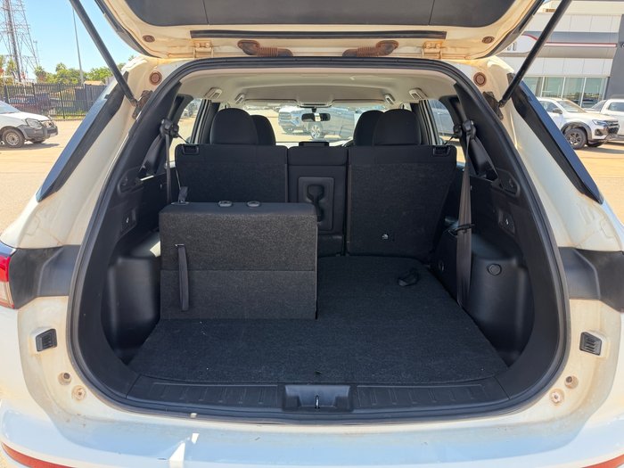 2023 MITSUBISHI OUTLANDER WHITE