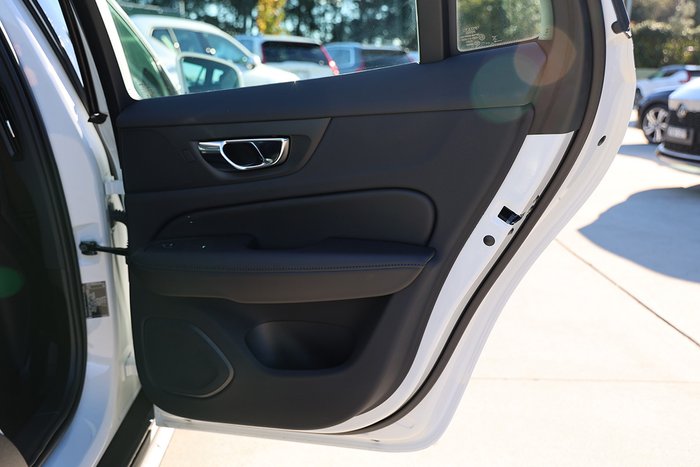 2024 Volvo V60 Cross Country Ultra B5 Bright