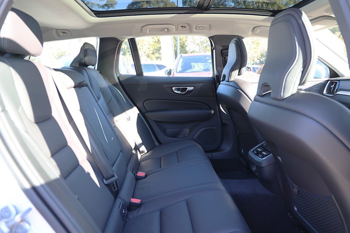 2024 Volvo V60 Cross Country Ultra B5 Bright