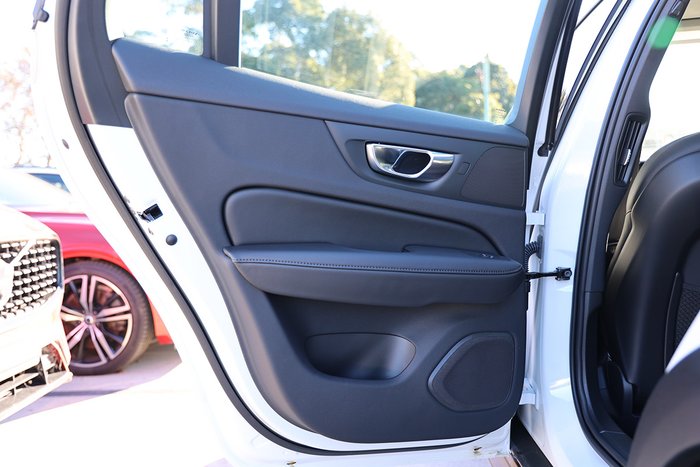 2024 Volvo V60 Cross Country Ultra B5 Bright
