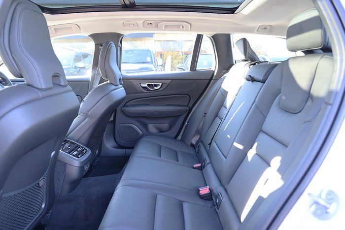 2024 Volvo V60 Cross Country Ultra B5 Bright