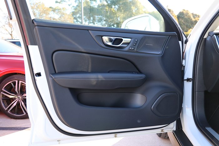 2024 Volvo V60 Cross Country Ultra B5 Bright