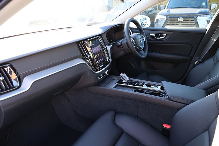 2024 Volvo V60 Cross Country Ultra B5 Bright