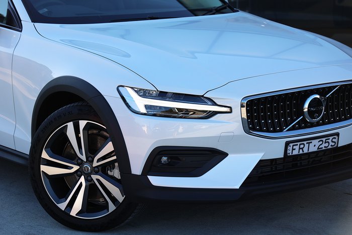 2024 Volvo V60 Cross Country Ultra B5 Bright