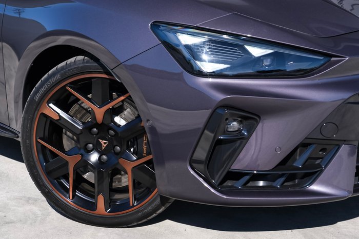 2025 CUPRA Leon VZx
