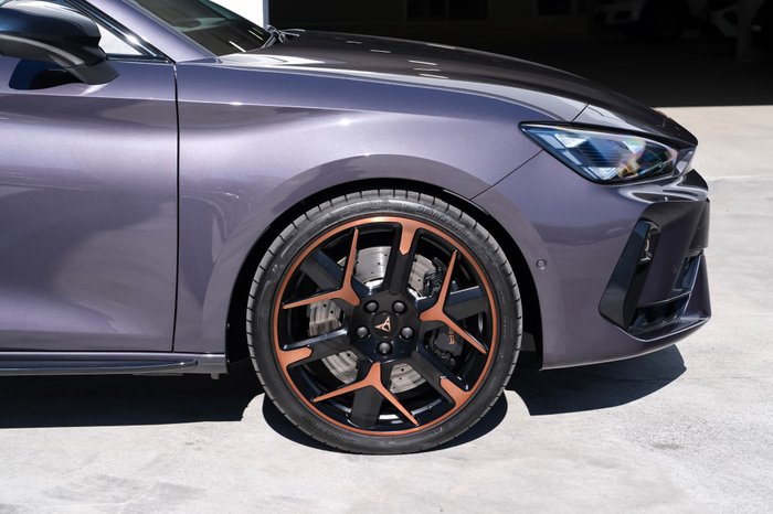 2025 CUPRA Leon VZx