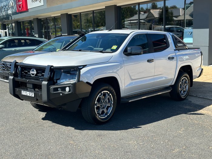 2025 NISSAN NAVARA ST-X