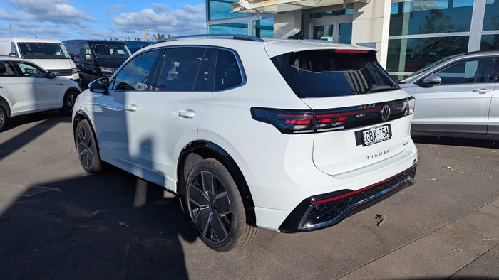 2026 VOLKSWAGEN Tiguan R-LINE