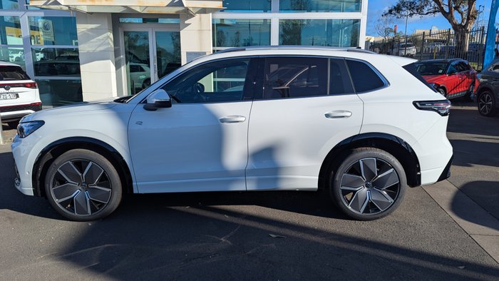 2026 VOLKSWAGEN Tiguan R-LINE