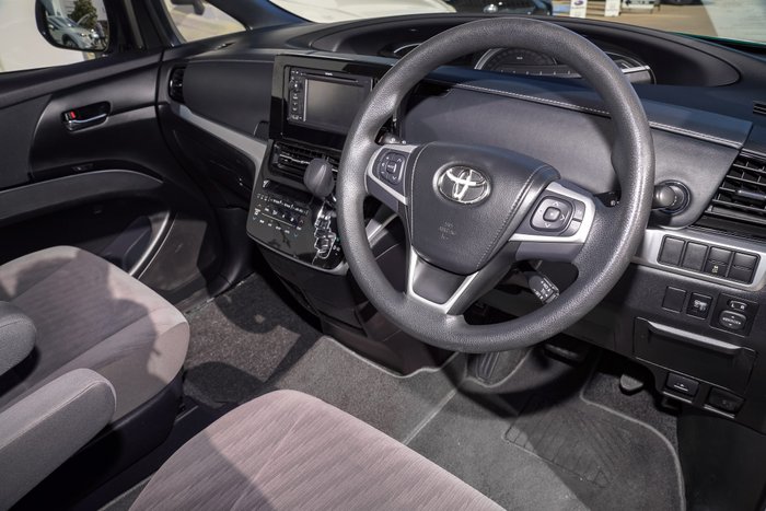 2016 Toyota Tarago GLi