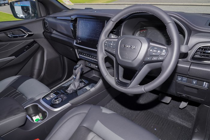 2025 Isuzu MU-X LS-T