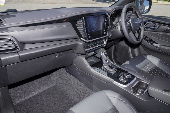 2025 Isuzu MU-X LS-T