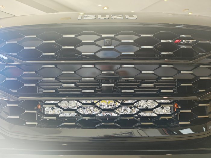 2026 ISUZU MU-X XT