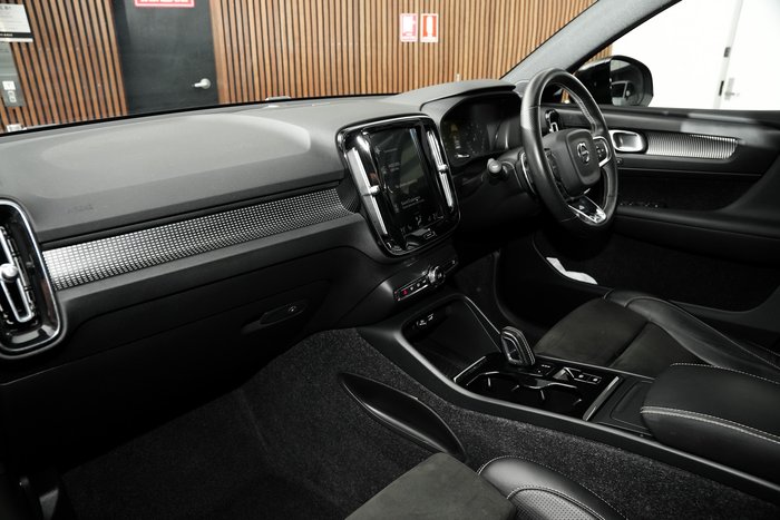 2018 Volvo XC40 T5 R-Design