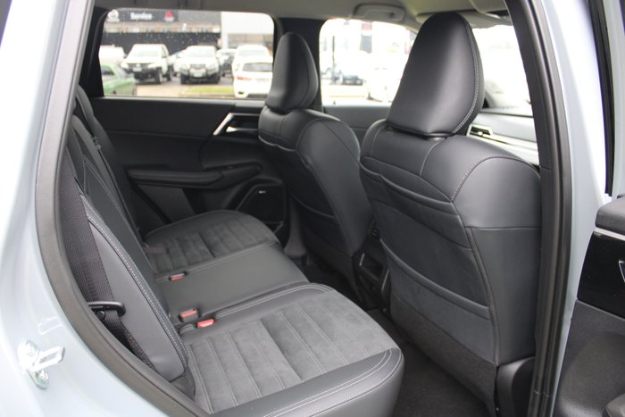 2026 Mitsubishi Outlander LS