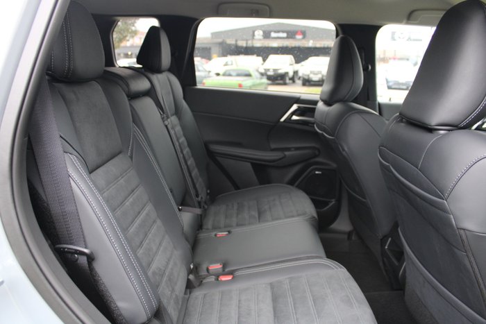 2026 Mitsubishi Outlander LS