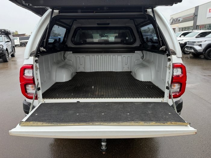 2023 Toyota Hilux SR5