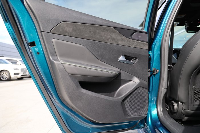2025 PEUGEOT 308 GT HYBRID