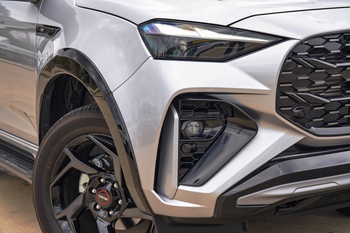 2025 Isuzu MU-X X-TERRAIN