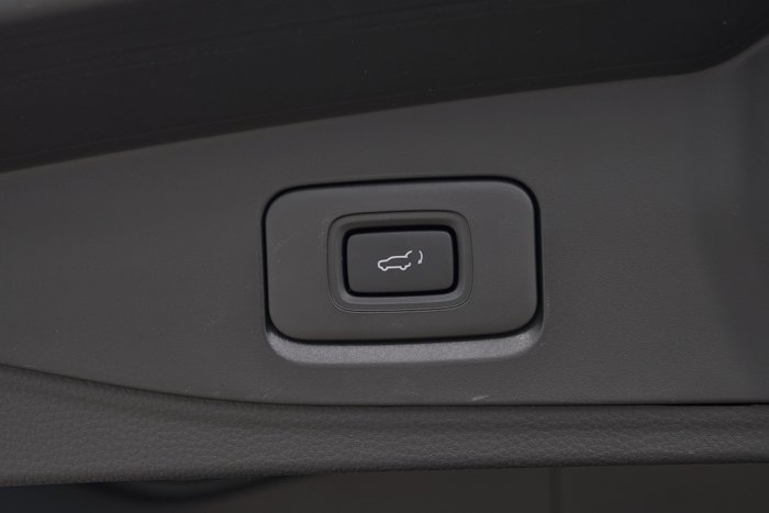 2025 Isuzu MU-X X-TERRAIN