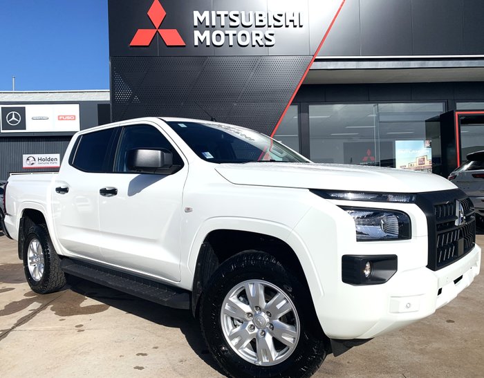 2025 Mitsubishi MV4S47 MV Triton GLX+ 2.4L D 6A/T 4X4 DC PU WHITE