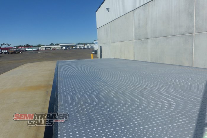 2002 Maxitrans 12 Pallet Flat Top A Trailer