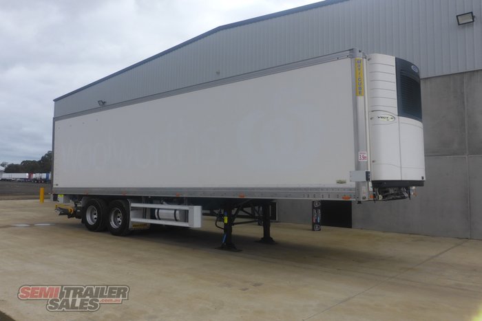 2015 Maxitrans 16 Pallet Refrigerated Pantech with Tailgate Loader