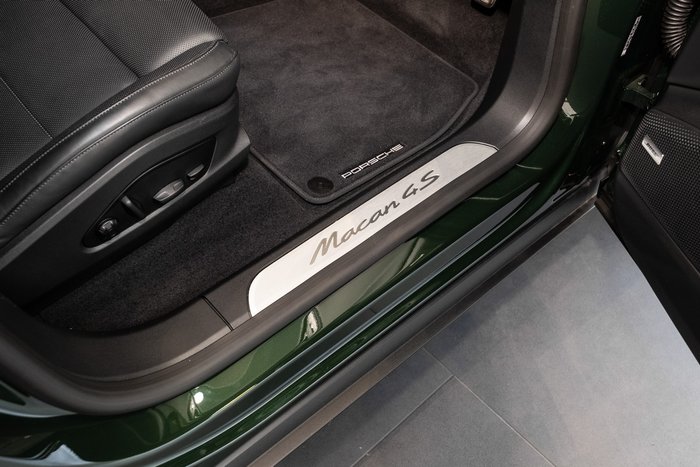 2025 Porsche Macan 4S
