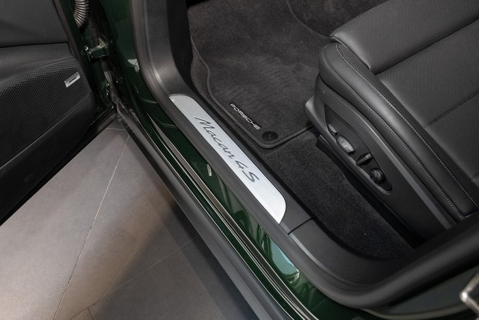 2025 Porsche Macan 4S